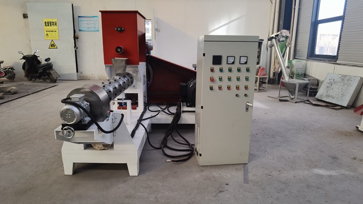 Tilapia fish feed extruders diesel-type in Vietnam